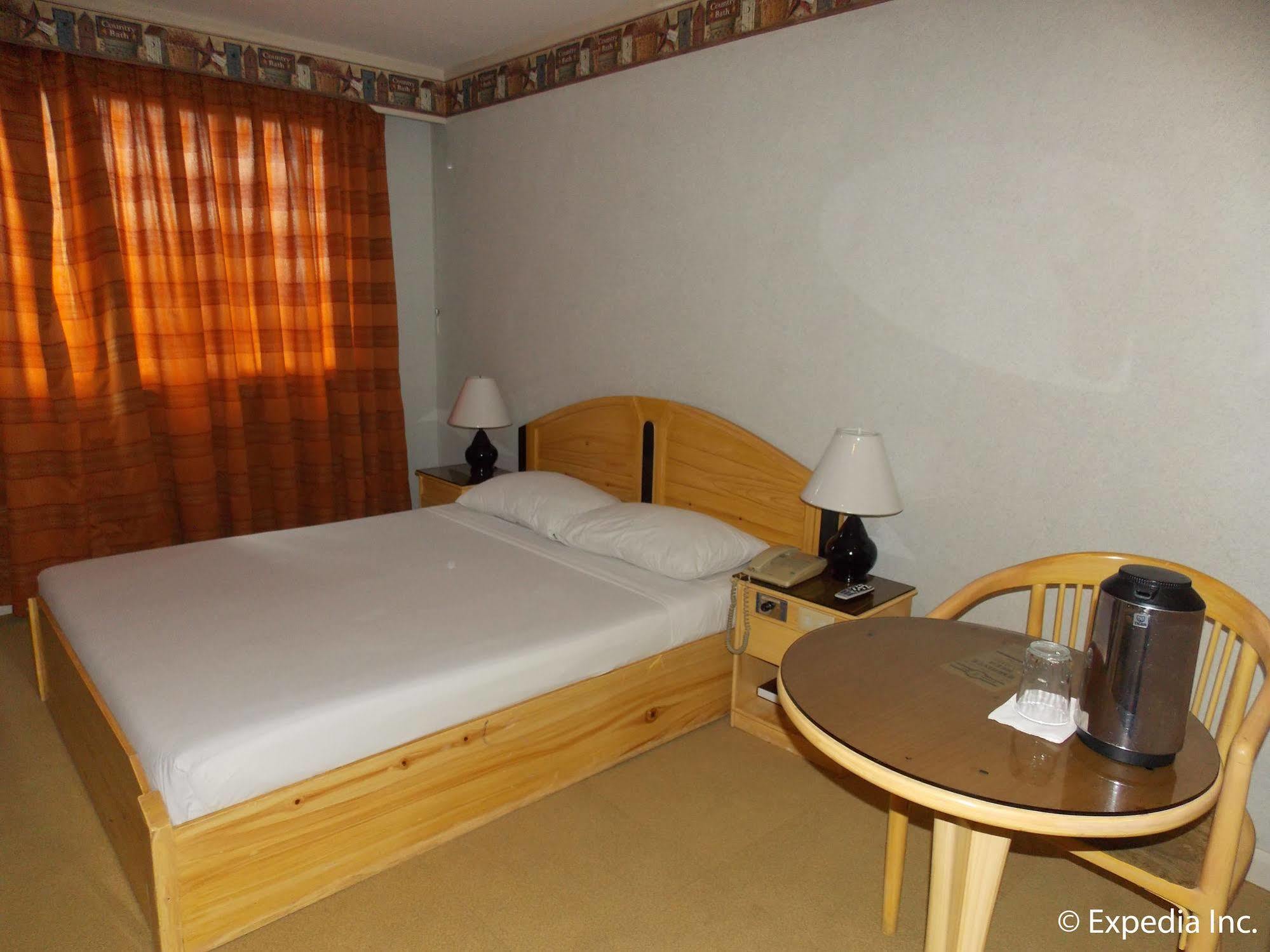 Holiday Plaza Hotel Cebu Zewnętrze zdjęcie
