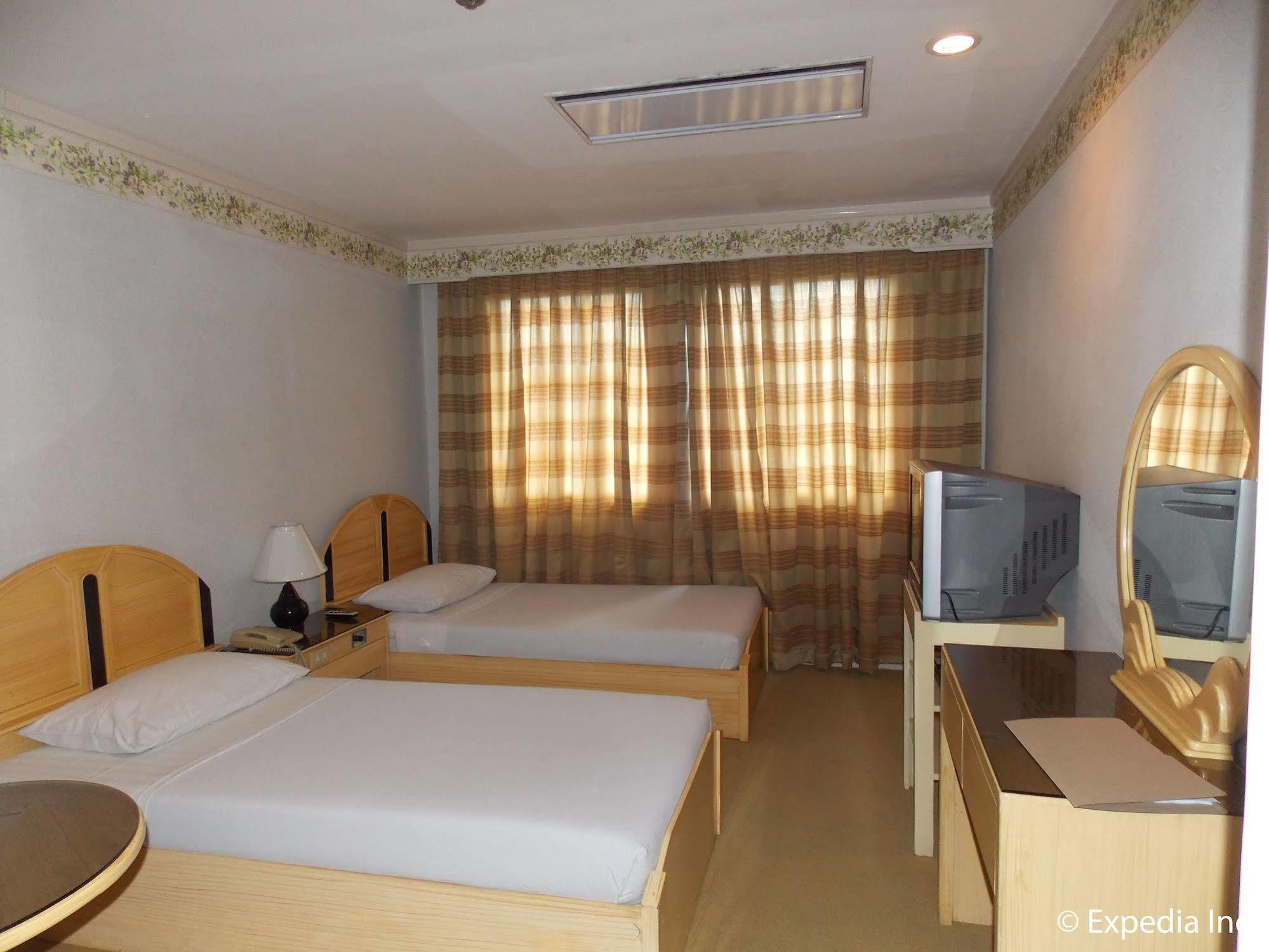 Holiday Plaza Hotel Cebu Zewnętrze zdjęcie