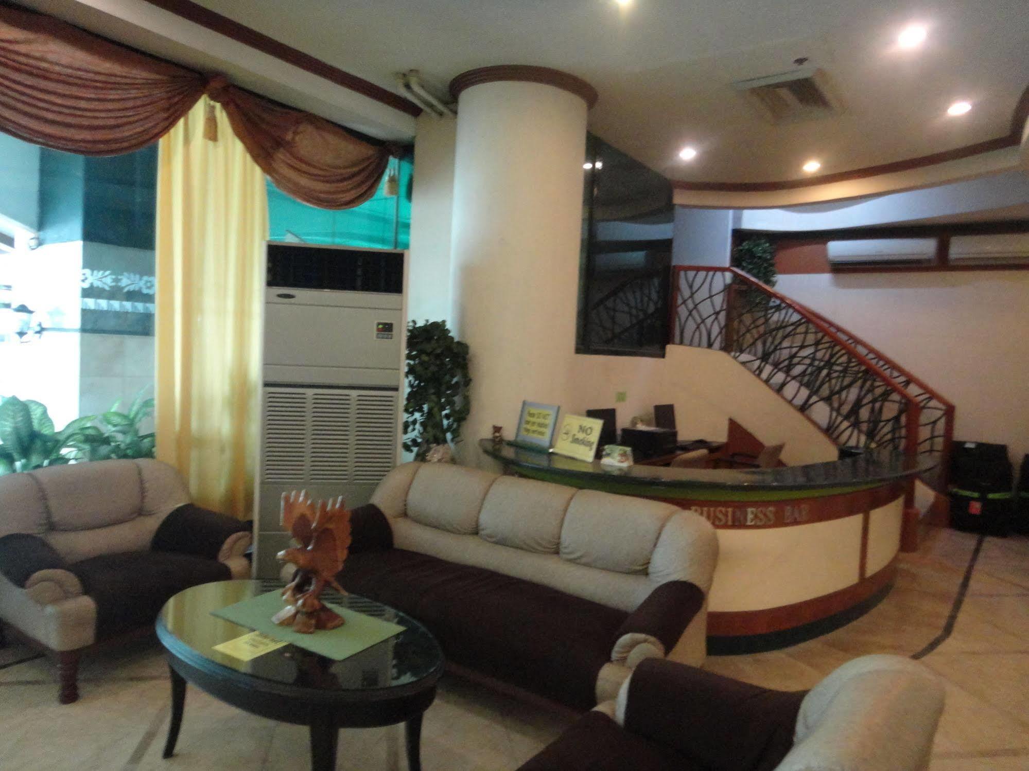Holiday Plaza Hotel Cebu Zewnętrze zdjęcie