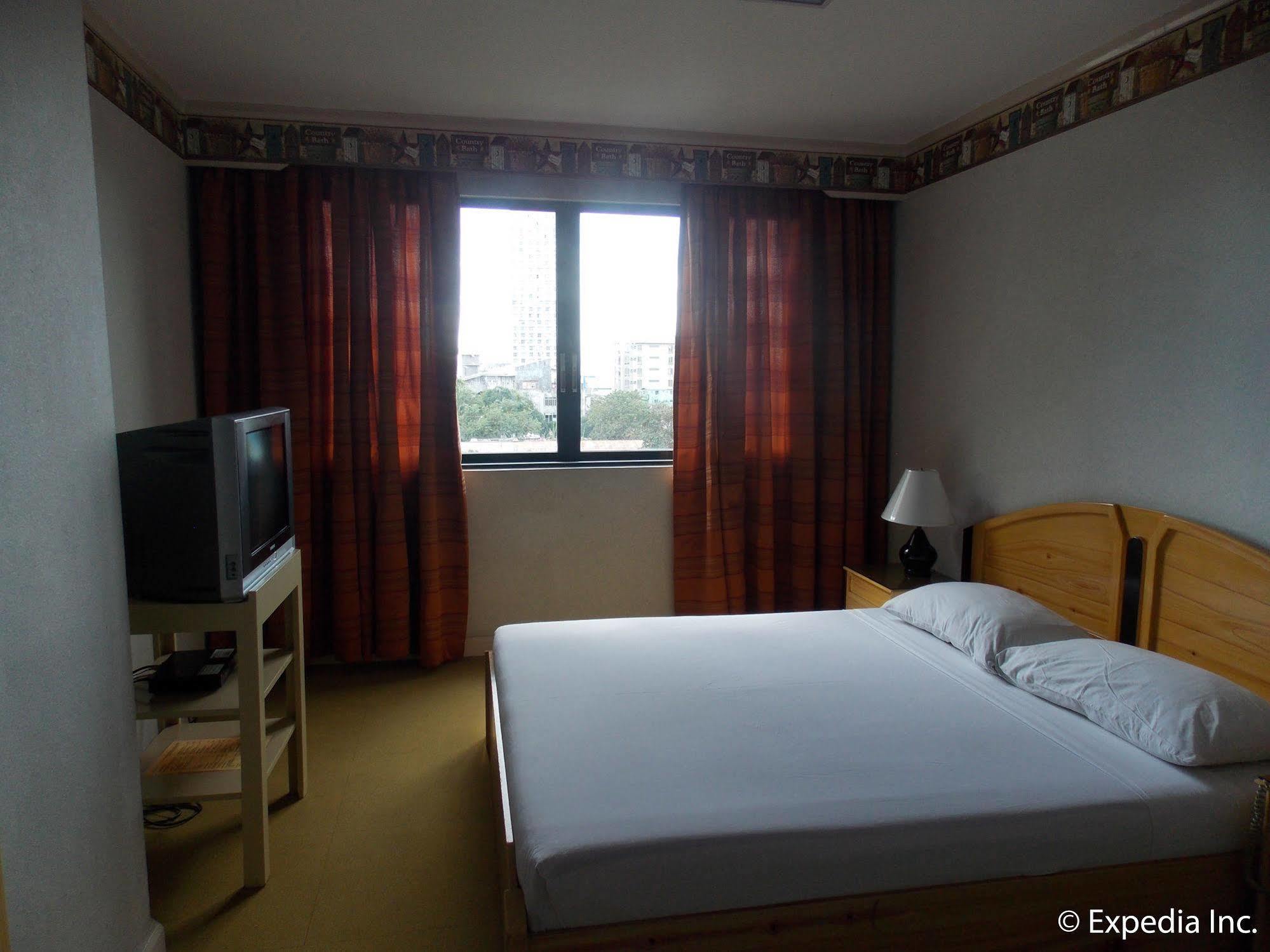 Holiday Plaza Hotel Cebu Zewnętrze zdjęcie