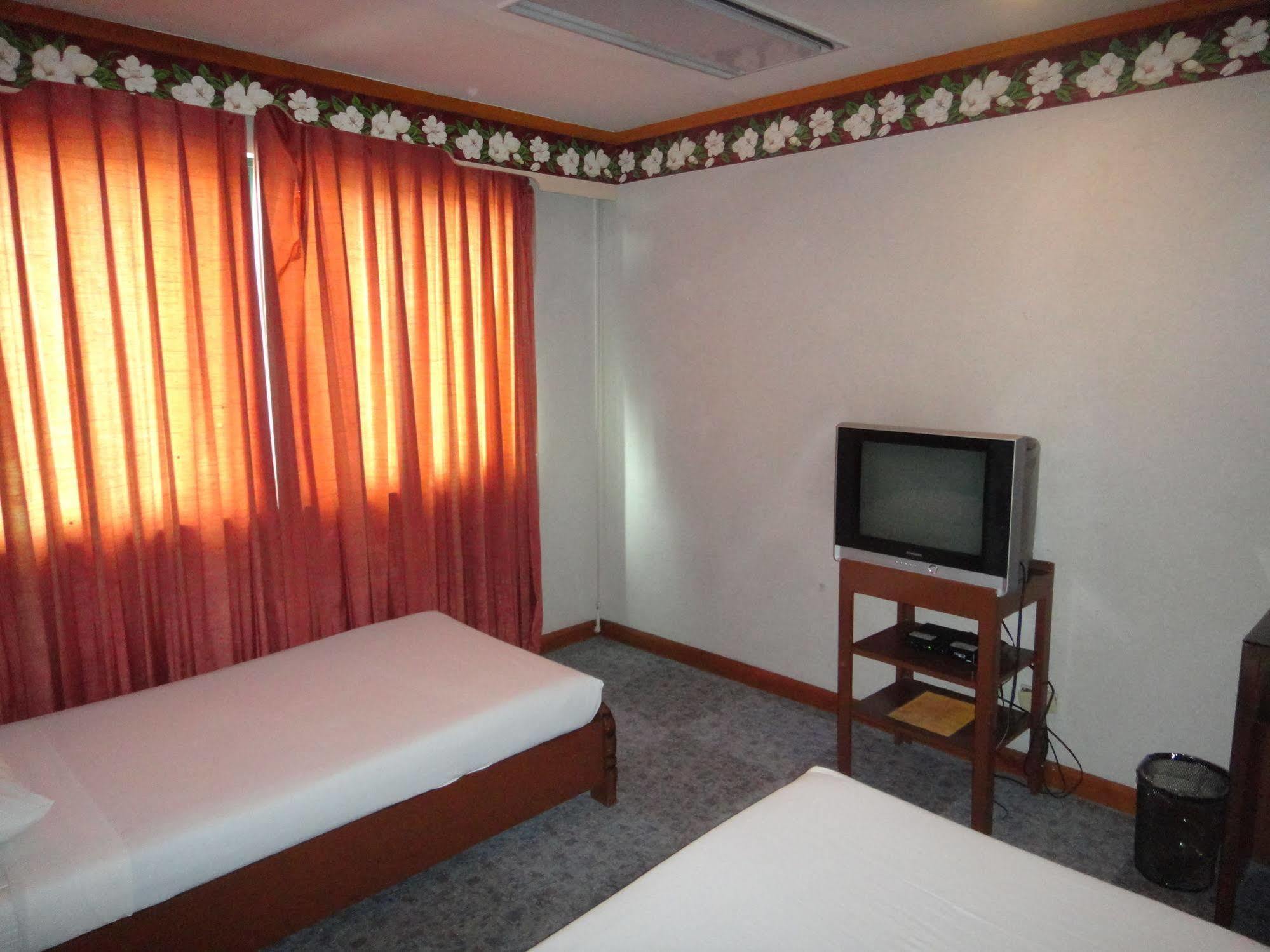 Holiday Plaza Hotel Cebu Zewnętrze zdjęcie